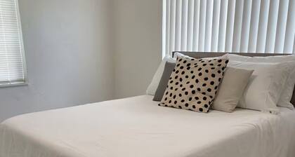 2-bedroom villa in awesome Miami with, AC