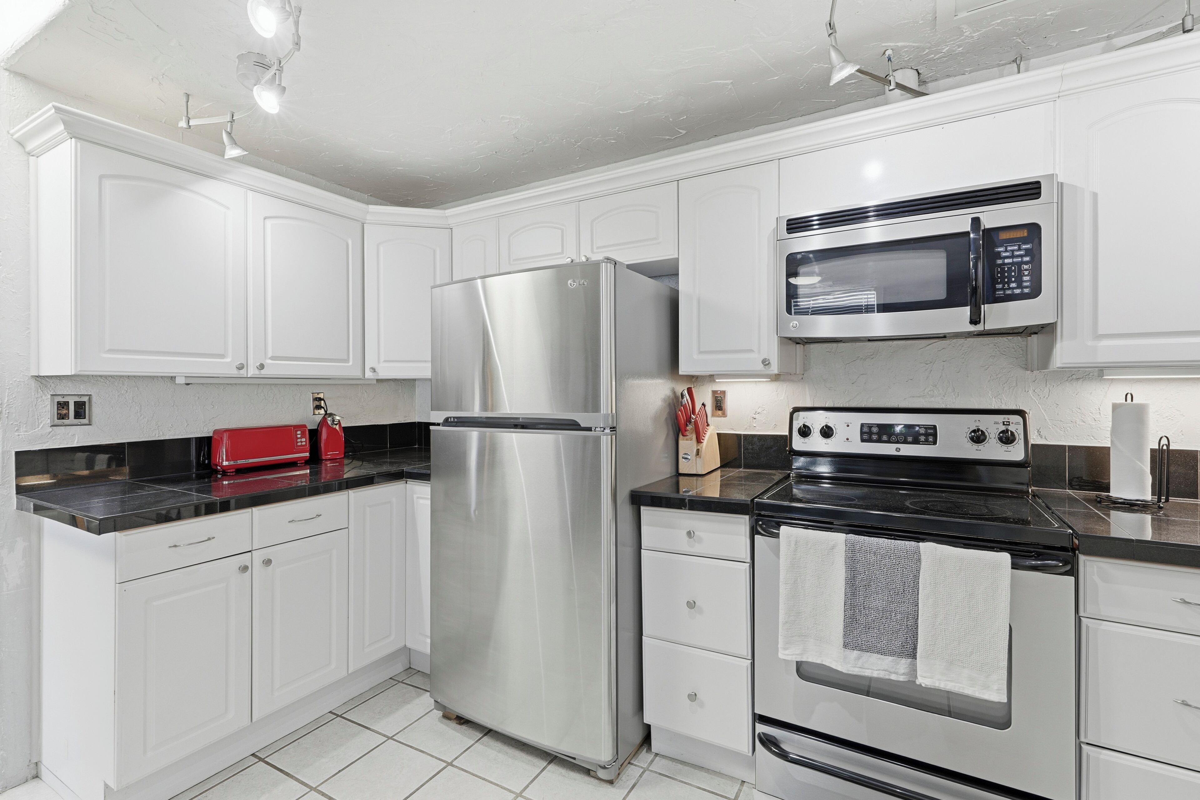 Mikrowelle, Ofen, Herdplatte, Geschirrspüler