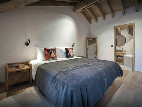 5 habitaciones, tabla de planchar con plancha, wifi y ropa de cama 