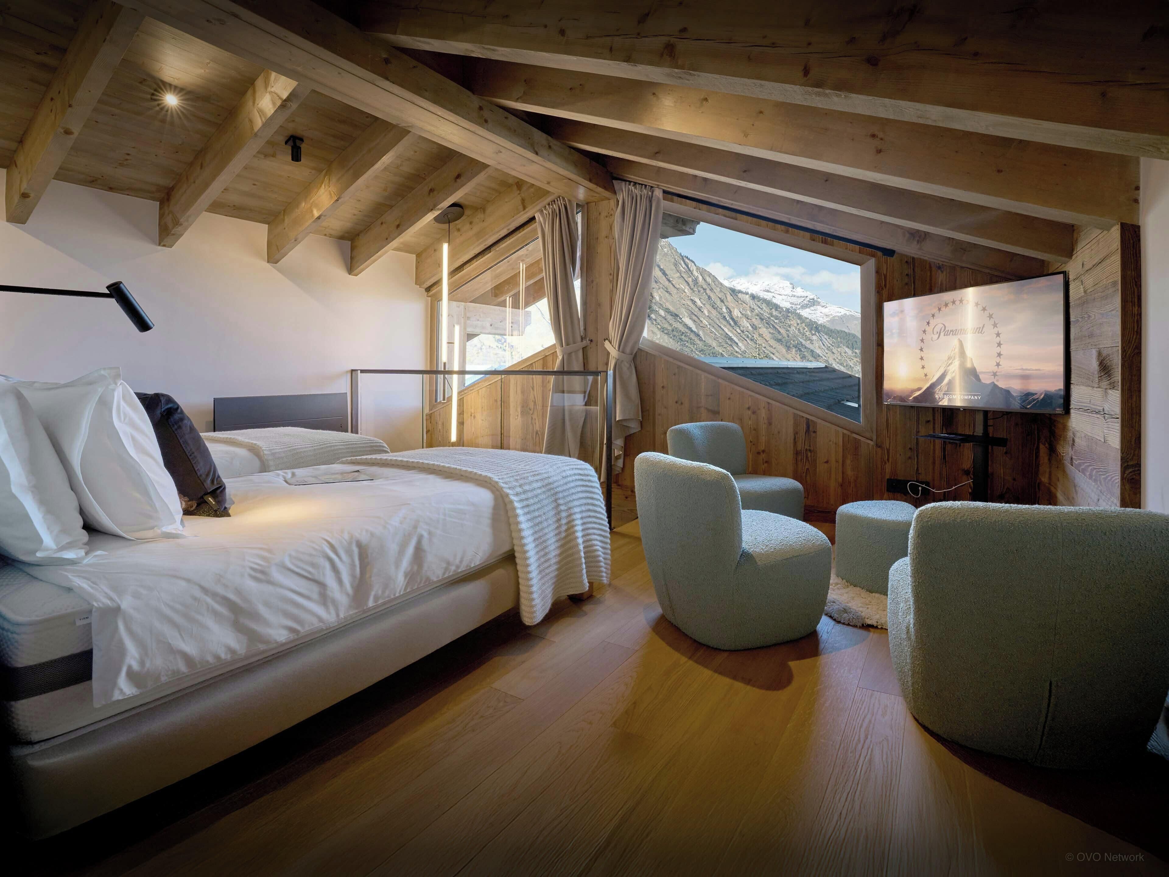 5 bedrooms, iron/ironing board, WiFi, bed sheets