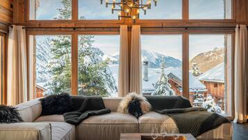 TV, fireplace, stereo