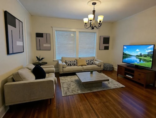 Enjoyable 4-bedroom apartment with AC in vibrant Boston
