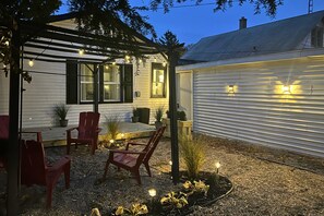 Terrace/patio - The Cozy Mitten – , 2 Bedroom/1 Bath, Fenced Yard & Laundry (Muskegon)