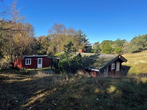 Two cabins in a forested area with a clear sky. - Log cabin on Fanø near beach and nature (Fanø)