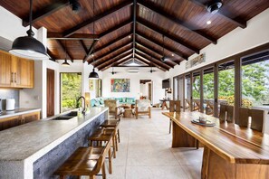 Interior - House in the Heavens with Panoramic Ocean Views (Playa Negra)
