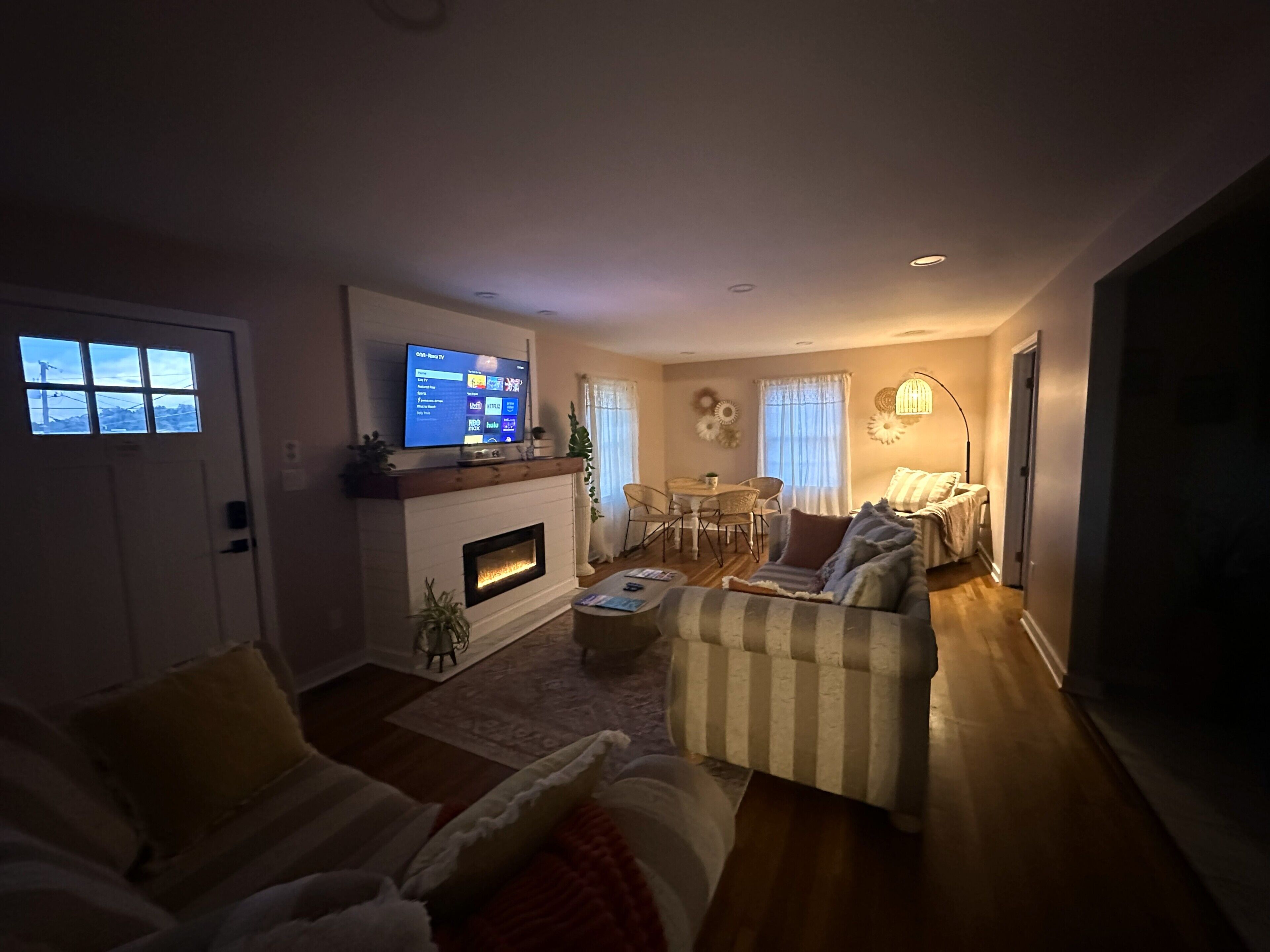 Televisie en een open haard