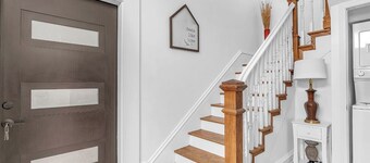 Charming 1-bedroom Apartment in Wonderful Hobart by picturesque Lake George