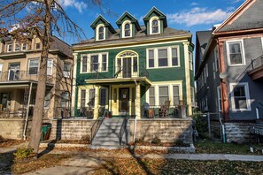 Exterior - Tranquil, Centrally Located 3-bedroom apartment in Buffalo (Buffalo)