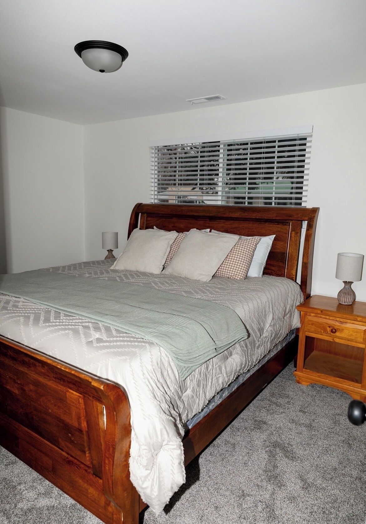 4 bedrooms, desk, free WiFi, bed sheets