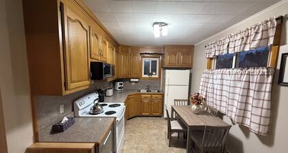 Charming 2-bedroom house in Presque Isle with AC