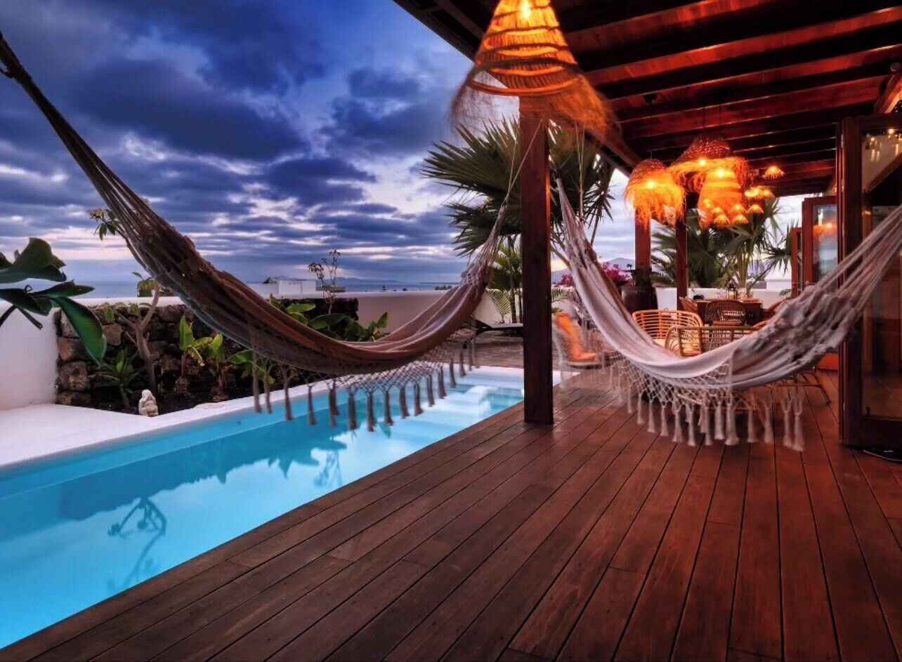 Lämmitetty uima-allas