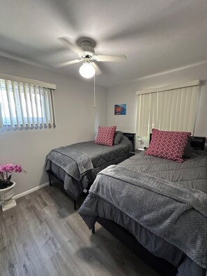 2 chambres, bureau, fer et planche à repasser, Wi-Fi gratuit