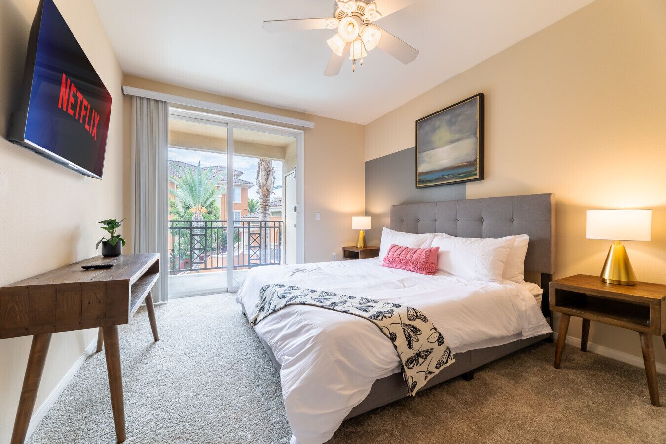 2 chambres, bureau, fer et planche à repasser, lit parapluie