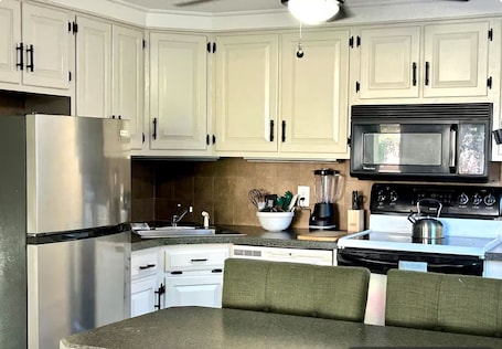 Private kitchen. Litchfield Retreat, Wineries, Foliage & Skiing