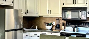 Litchfield Retreat, Wineries, Foliage & Skiing