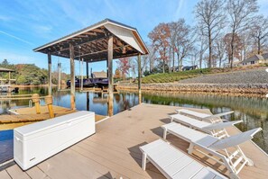 Property grounds - “Junie’s Place” Waterfront Cottage (Moneta)