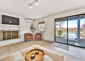 Living area - “Junie’s Place” Waterfront Cottage (Moneta)
