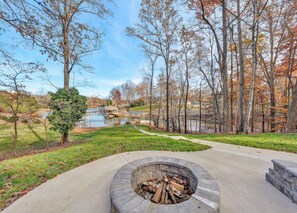 Property grounds - “Junie’s Place” Waterfront Cottage (Moneta)