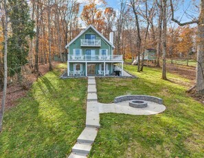 Exterior - “Junie’s Place” Waterfront Cottage (Moneta)