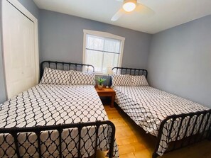 4 bedrooms, desk, iron/ironing board, free WiFi