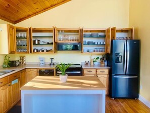 ثلاجة، ميكروويف، فرن، موقد طهي مسطح