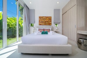 3 bedrooms, iron/ironing board, internet, bed sheets