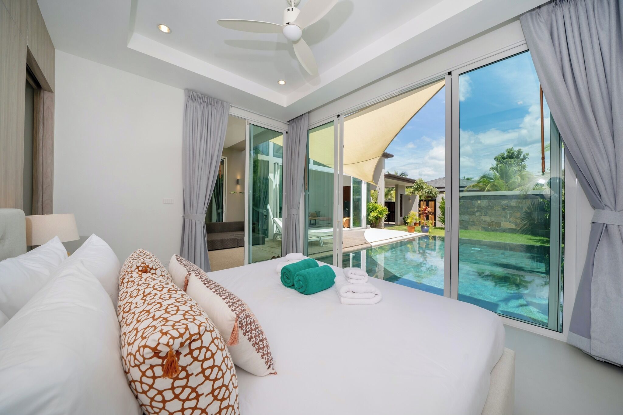 3 bedrooms, iron/ironing board, internet, bed sheets