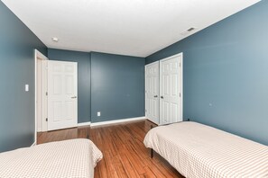 3 chambres, fer et planche à repasser, Wi-Fi gratuit, draps fournis