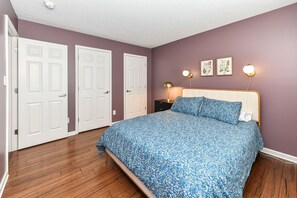 3 quartos, ferros/tábuas de passar roupa, acesso à internet