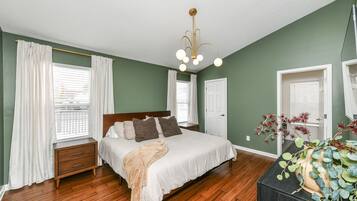 3 slaapkamers, een strijkplank/strijkijzer, internet, beddengoed