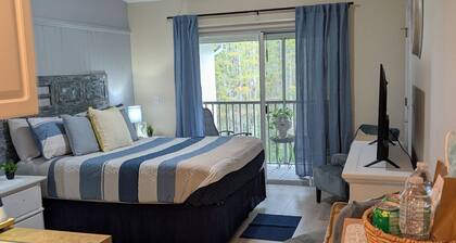 Vaulted Studio King Suite, 3rd Floor, Private Lanai - Clothing Optional