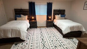 Desk, free WiFi, bed sheets - Cozy and peaceful 2-bedrooms basement (Provo)