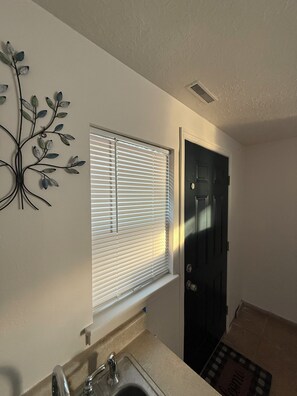 Interior - Cozy and peaceful 2-bedrooms basement (Provo)