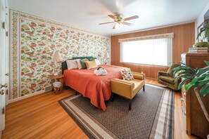 3 slaapkamers, een strijkplank/strijkijzer, wifi, beddengoed