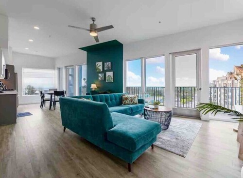 SkyLoft Oasis Stunning DTLA Views & Modern Comfort