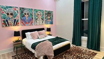 4 bedrooms, iron/ironing board, free WiFi, bed sheets