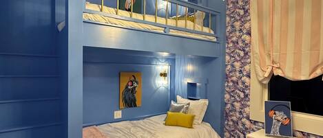 4 bedrooms, iron/ironing board, free WiFi, bed sheets