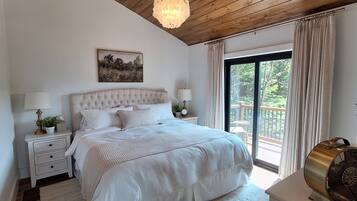 3 bedrooms, iron/ironing board, travel crib, free WiFi