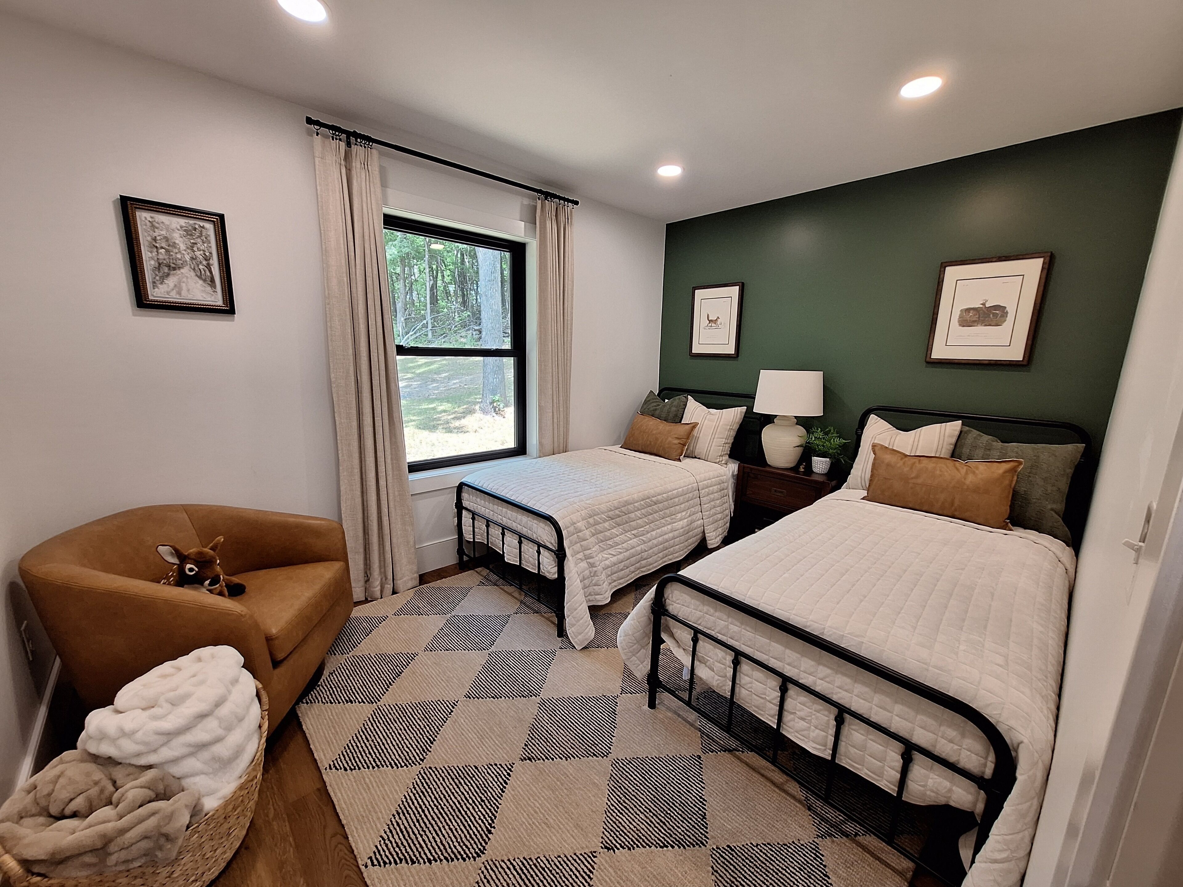 3 bedrooms, iron/ironing board, travel cot, free WiFi