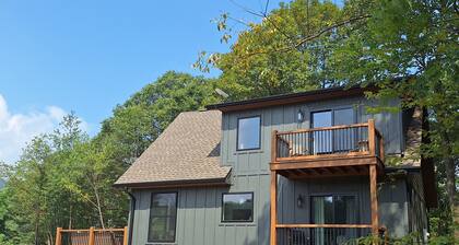 Modern / Private cabin near Bedford Pa.