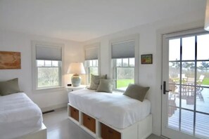 4 Schlafzimmer, Bügeleisen/Bügelbrett