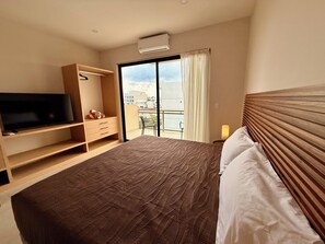 Leilighet – superior, 1 soverom, balkong, byutsikt | Wi-fi (inkludert)