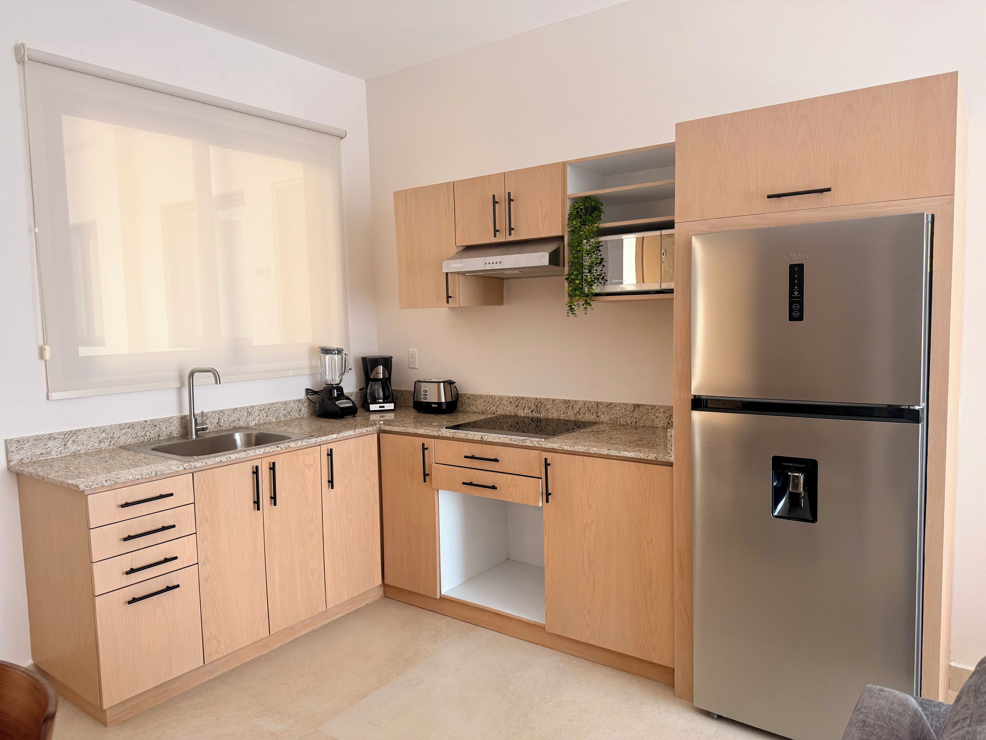 Full-sized fridge, microwave, oven, cookware/dishes/utensils