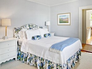 6 Schlafzimmer, Bügeleisen/Bügelbrett