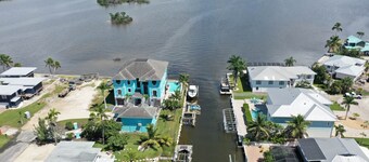 Fort Myers Beach 1st floor 1 Bedroom Home Duplex