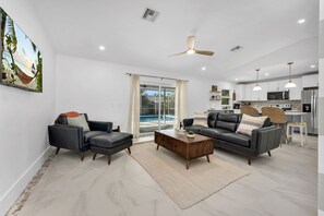 Smart TV - Anchor's Away Beach Home & Pool House (Bonita Springs)