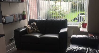 Traditional Family Home, Driveway & Gardens - Preston, Samlesbury, M6, M55,M61,