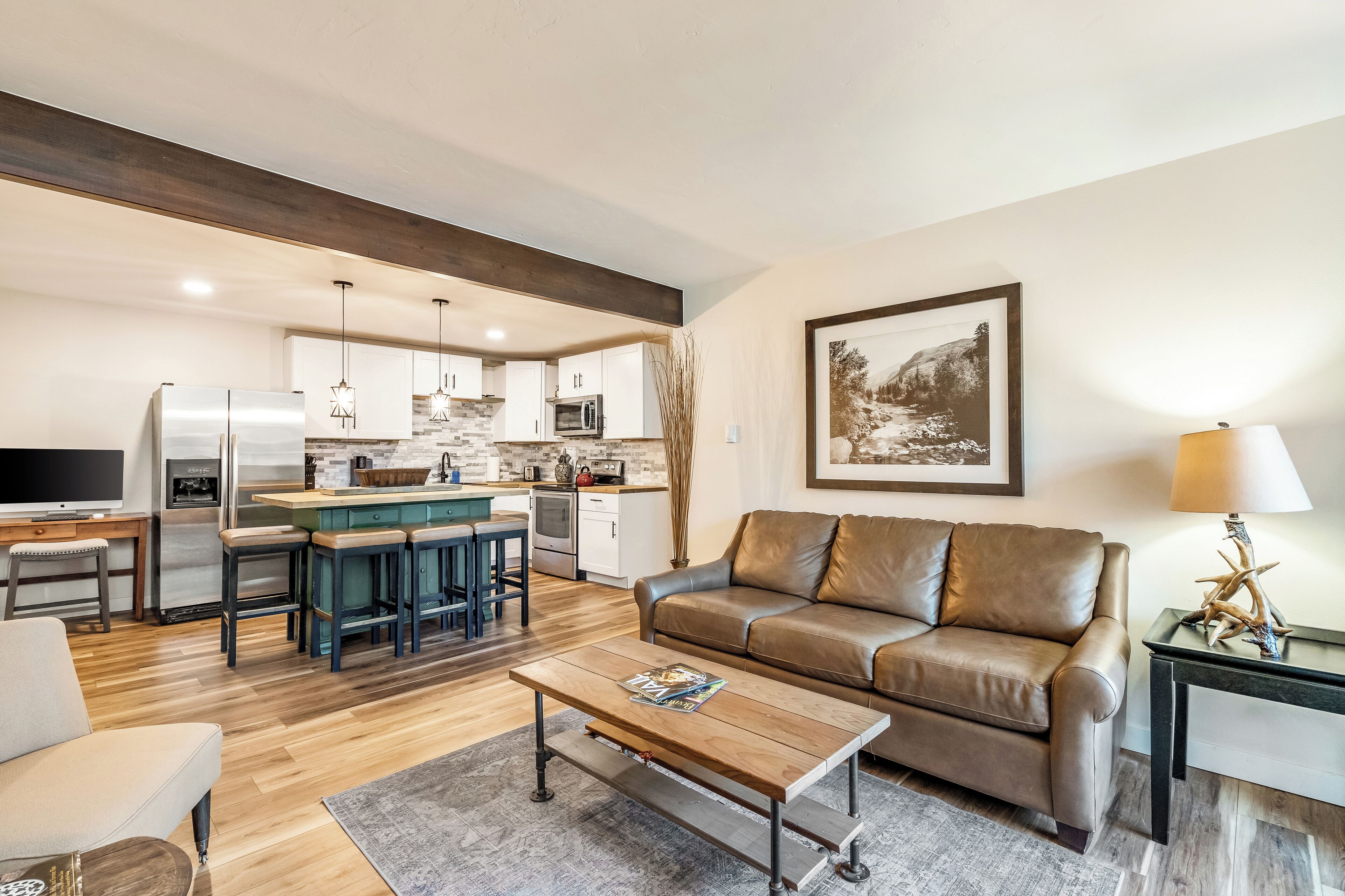 Televisión y chimenea 