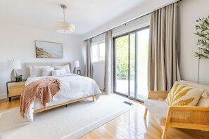 2 bedrooms, desk, iron/ironing board, travel cot