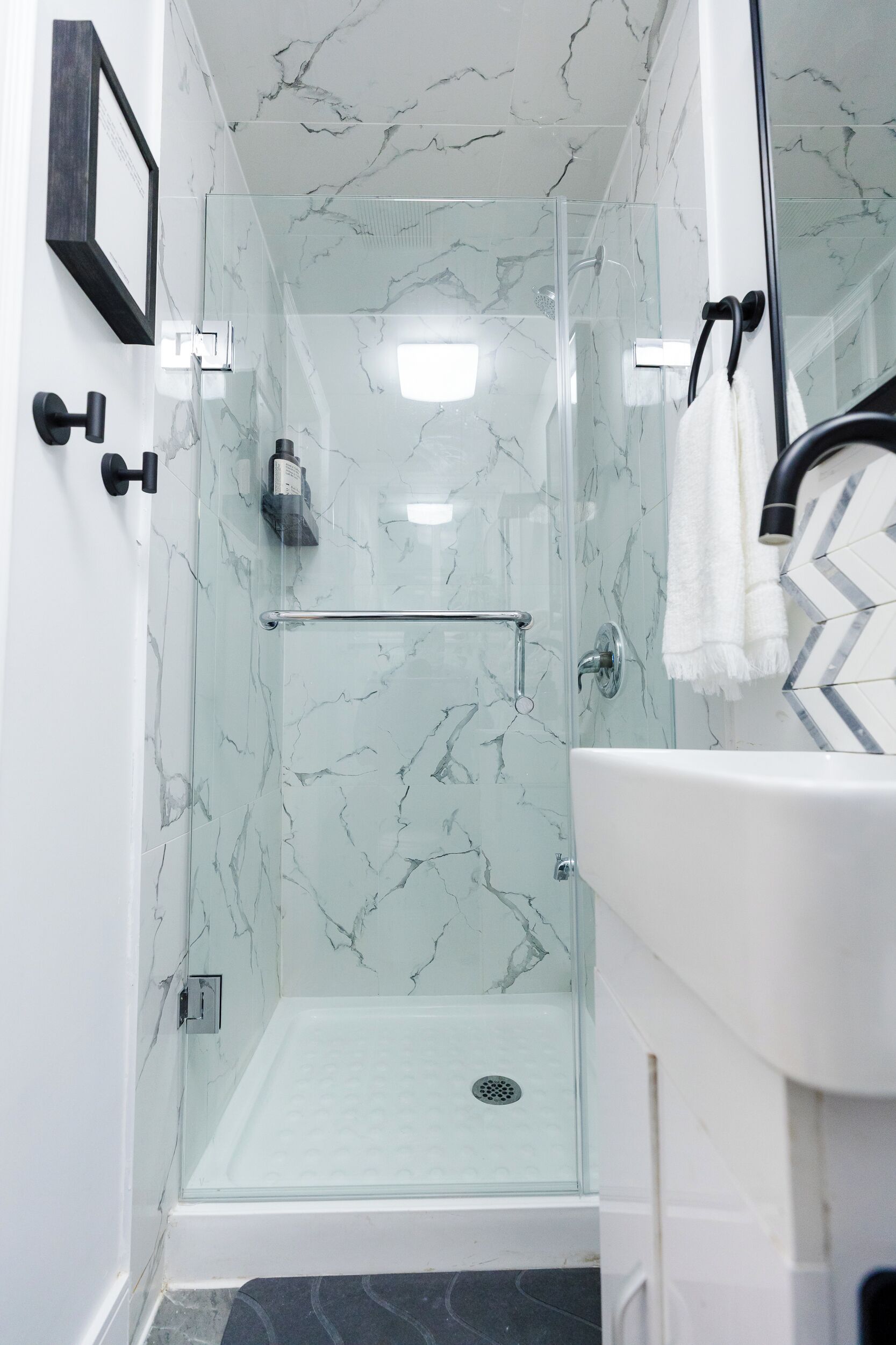Dusche, Haartrockner, Handtücher, Seife